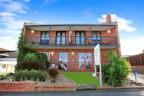 Tudor Motor Inn - Taree Accommodation 0