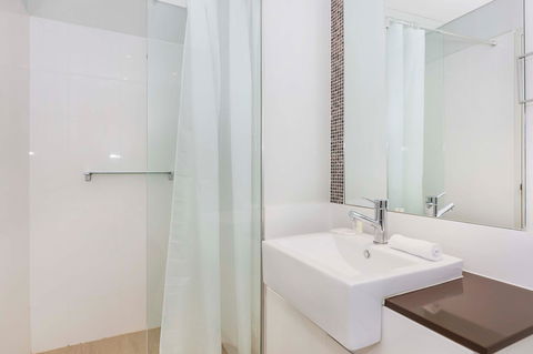 Astra Apartments Perth - Taree Accommodation 4