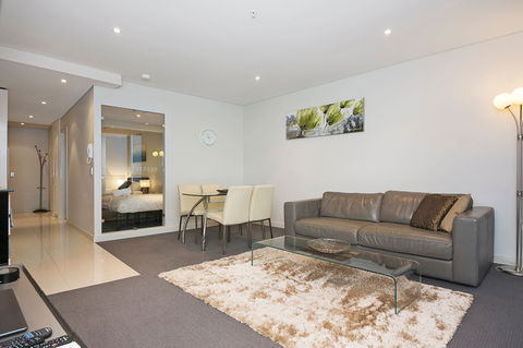 Astra Apartments Perth - Taree Accommodation 6