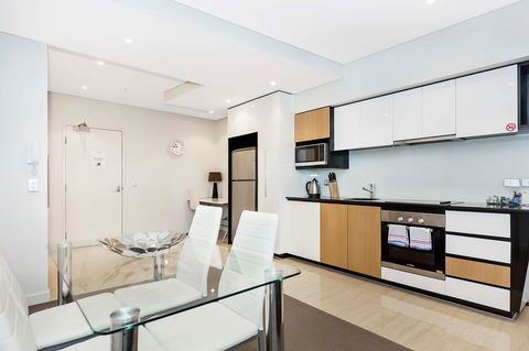 Astra Apartments Perth - Taree Accommodation 8