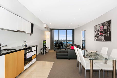Astra Apartments Perth - Taree Accommodation 9