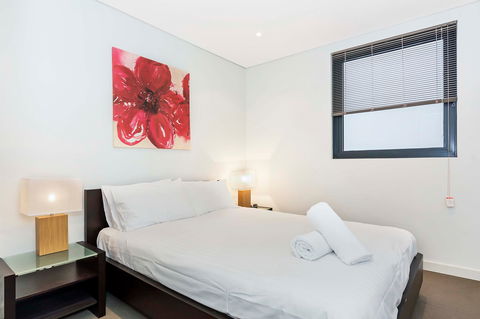 Astra Apartments Perth - Taree Accommodation 11