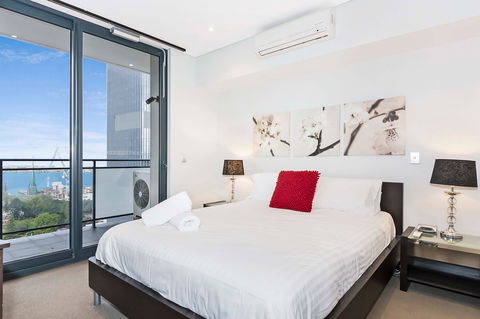 Astra Apartments Perth - Taree Accommodation 13