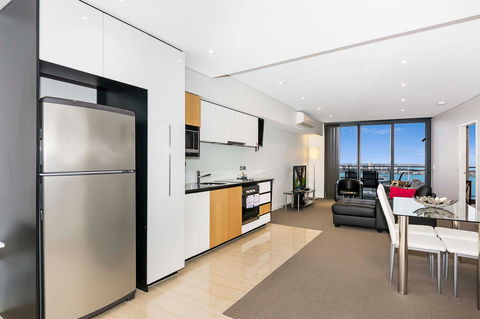 Astra Apartments Perth - Taree Accommodation 17