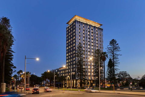 DoubleTree By Hilton Perth Waterfront - Taree Accommodation 1