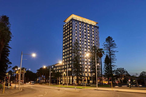 DoubleTree By Hilton Perth Waterfront - Taree Accommodation 2