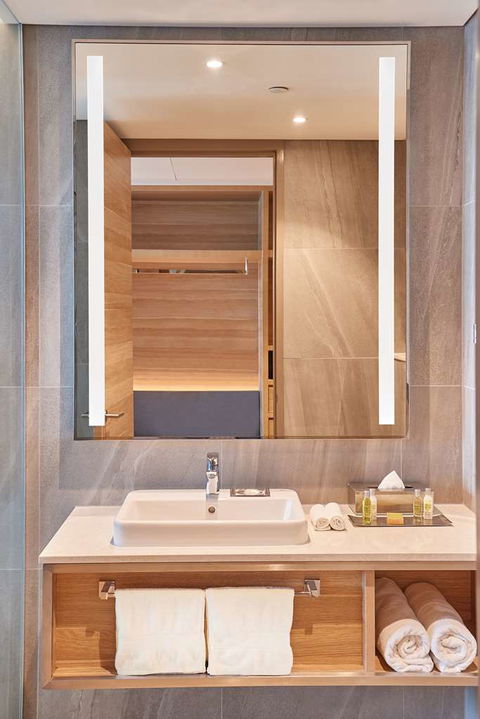 DoubleTree By Hilton Perth Waterfront - Taree Accommodation 9