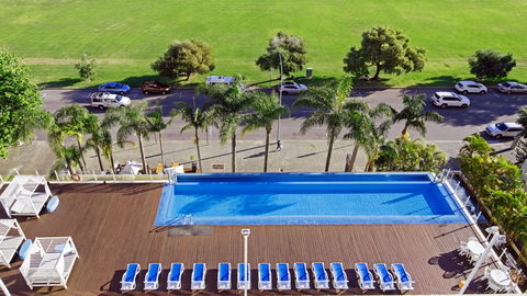 Crowne Plaza Perth - Taree Accommodation 7