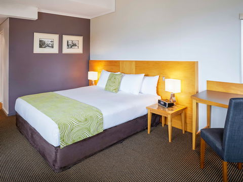 Novotel Perth Langley - Taree Accommodation 7