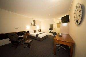 Emerald Maraboon Motor Inn - Taree Accommodation 10