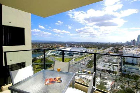 Mantra Broadbeach On The Park - Taree Accommodation 1
