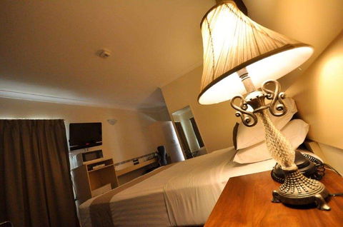 Emerald Maraboon Motor Inn - Taree Accommodation 4