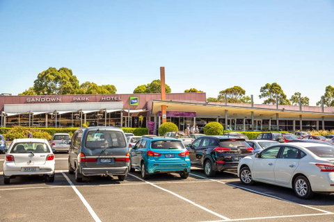 Nightcap at Sandown Park Hotel - Taree Accommodation 0