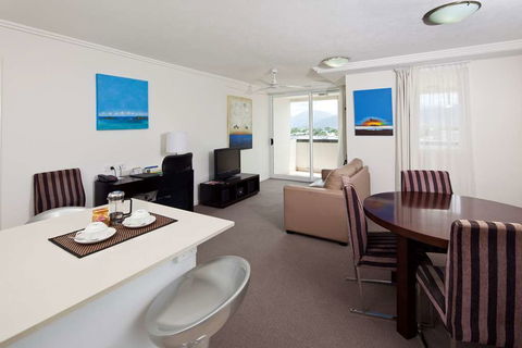 Cairns Central Plaza Apartment - Taree Accommodation 4
