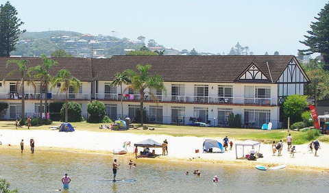 The Clan Lakeside Lodge - Taree Accommodation 0