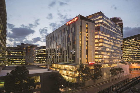 Travelodge Melbourne Docklands - Taree Accommodation 0