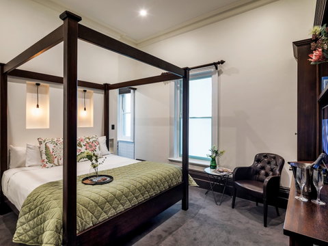 Mount Lofty House - Taree Accommodation 3