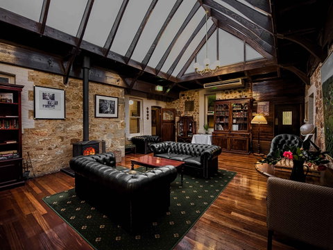 Mount Lofty House - Taree Accommodation 12
