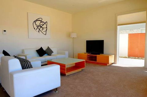 York Cove - Taree Accommodation 6