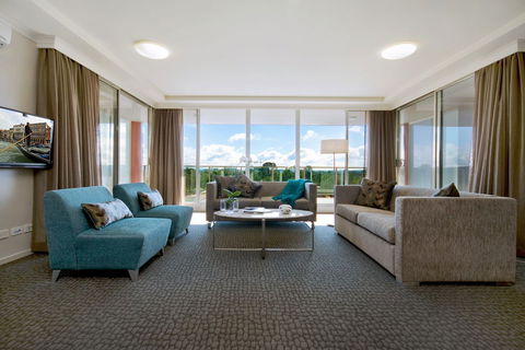 Pacific Suites Canberra - Taree Accommodation 1