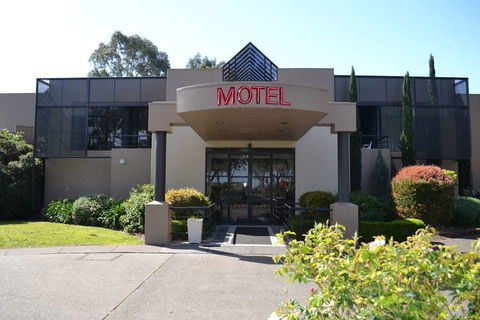 Dingley International Hotel - Taree Accommodation 0