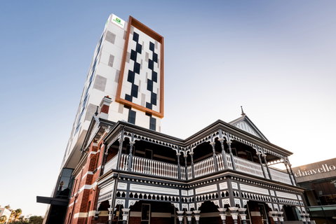 Holiday Inn West Perth - Taree Accommodation 0