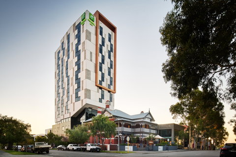 Holiday Inn West Perth - Taree Accommodation 2