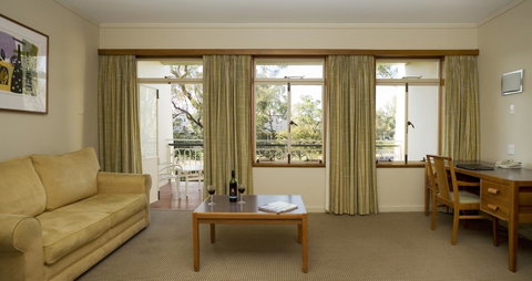 University House - ANU - Taree Accommodation 4