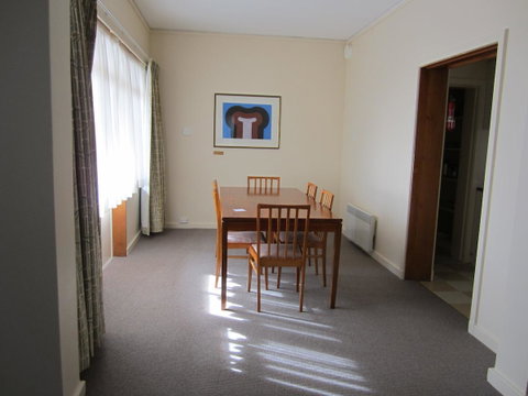 University House - ANU - Taree Accommodation 37