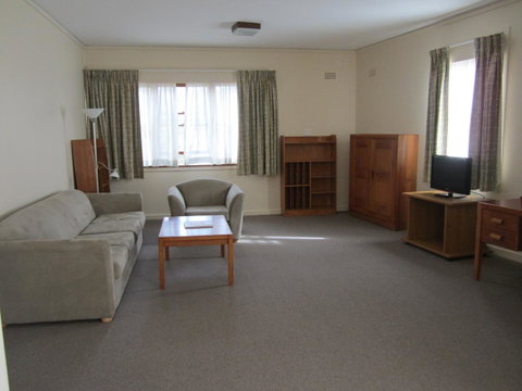 University House - ANU - Taree Accommodation 39
