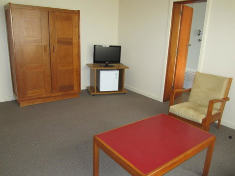 University House - ANU - Taree Accommodation 41