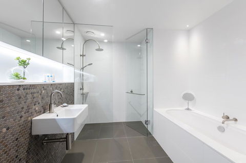 Vibe Hotel Canberra - Taree Accommodation 9