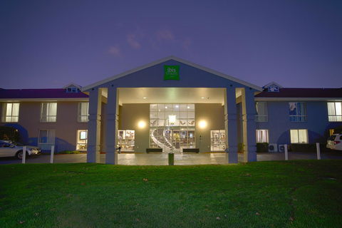 Ibis Styles Canberra - Taree Accommodation 5