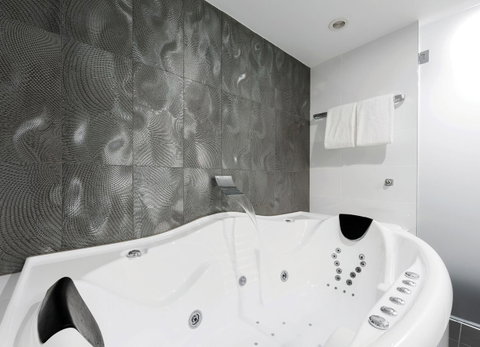 Avenue Hotel Canberra - Taree Accommodation 4