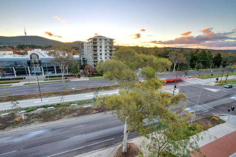 IQ Smart Apartments 704 Braddon ACT - Taree Accommodation 6
