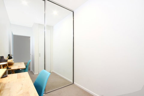 IQ Smart Apartments 704 Braddon ACT - Taree Accommodation 1