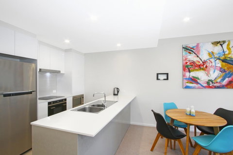IQ Smart Apartments 704 Braddon ACT - Taree Accommodation 3