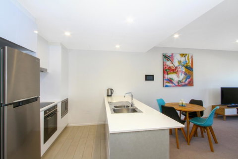 IQ Smart Apartments 704 Braddon ACT - Taree Accommodation 4