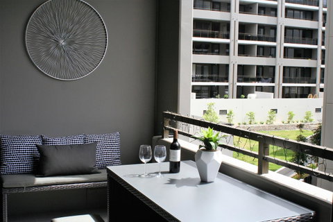 Modern Executive Apt@Barton*1BR*WiFi*Gym*Secure Parking*Canberra - Taree Accommodation 2