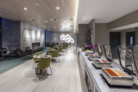 Deco Hotel Canberra - Taree Accommodation 2