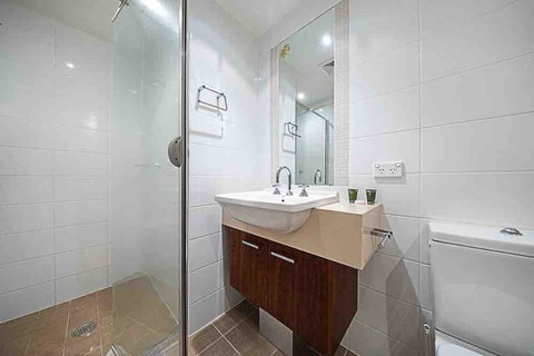 Spacious 1BR Stylish New Acton Apartment +Parking - Taree Accommodation 17