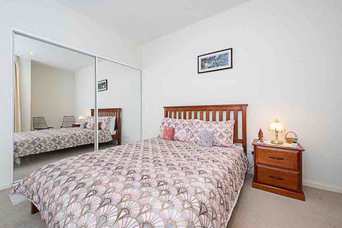 Spacious 1BR Stylish New Acton Apartment +Parking - Taree Accommodation 21