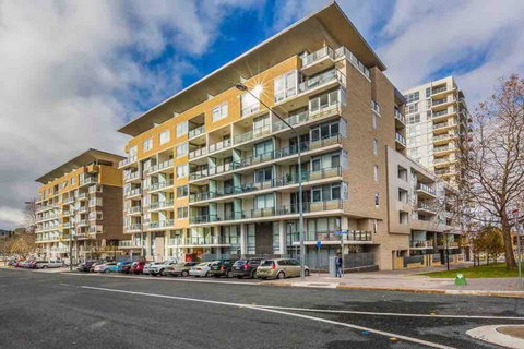 Spacious 1BR Stylish New Acton Apartment +Parking - Taree Accommodation 13