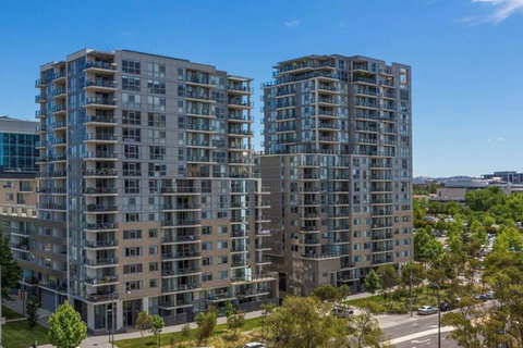 Spacious 1BR Stylish New Acton Apartment +Parking - Taree Accommodation 12