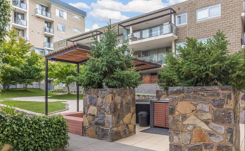 Spacious 1BR Stylish New Acton Apartment +Parking - Taree Accommodation 1