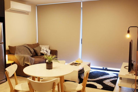 Stylish, Modern, Cute As A Button - Braddon CBD - Taree Accommodation 10