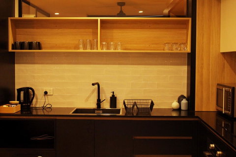Stylish, Modern, Cute As A Button - Braddon CBD - Taree Accommodation 9