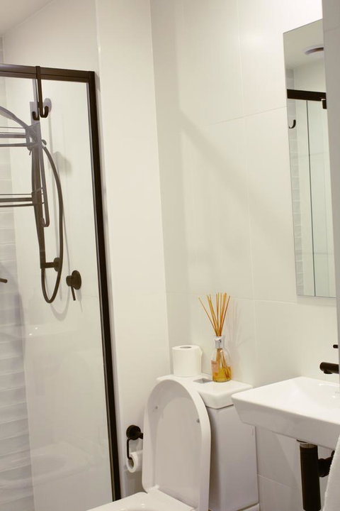 Stylish, Modern, Cute As A Button - Braddon CBD - Taree Accommodation 6