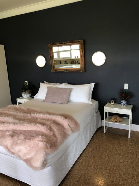 The Lake House Retreat - Taree Accommodation 3