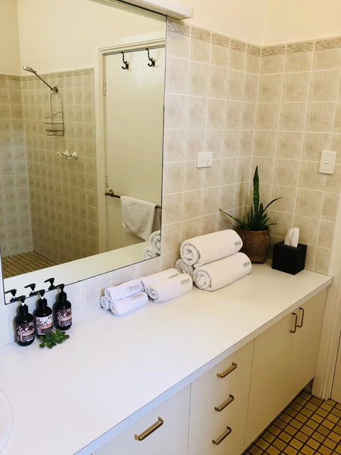 The Lake House Retreat - Taree Accommodation 7